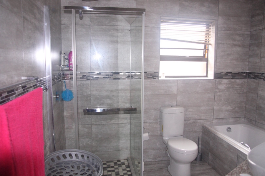 5 Bedroom Property for Sale in Dana Bay Western Cape